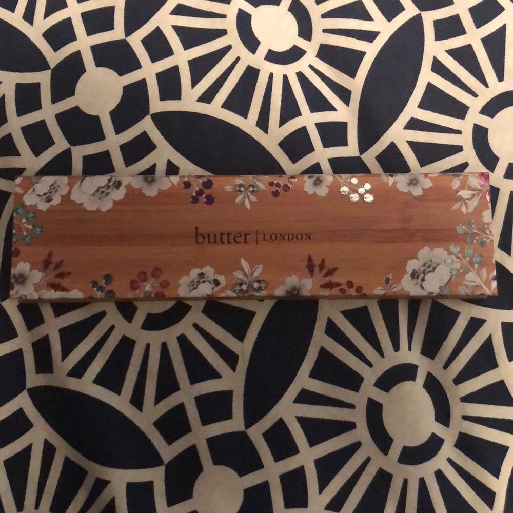 BUTTER LONDON | 6-SHADE EYESHADOW PALETTE!